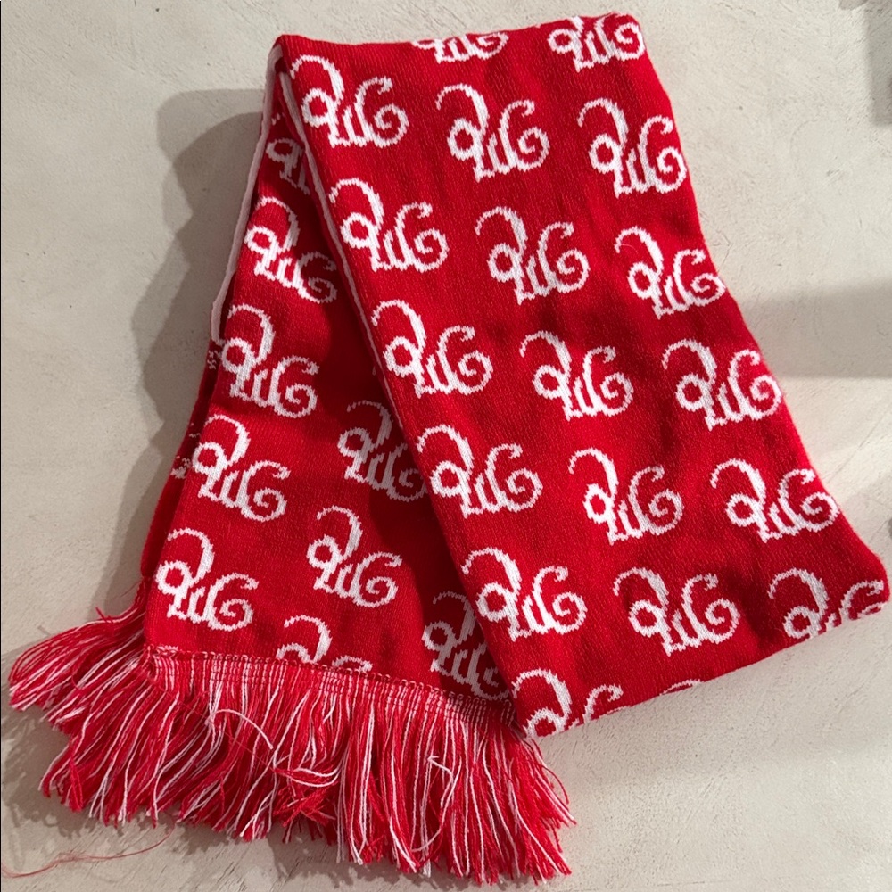 Mariah Carey Christmas 🧣 bought at concert never wore it